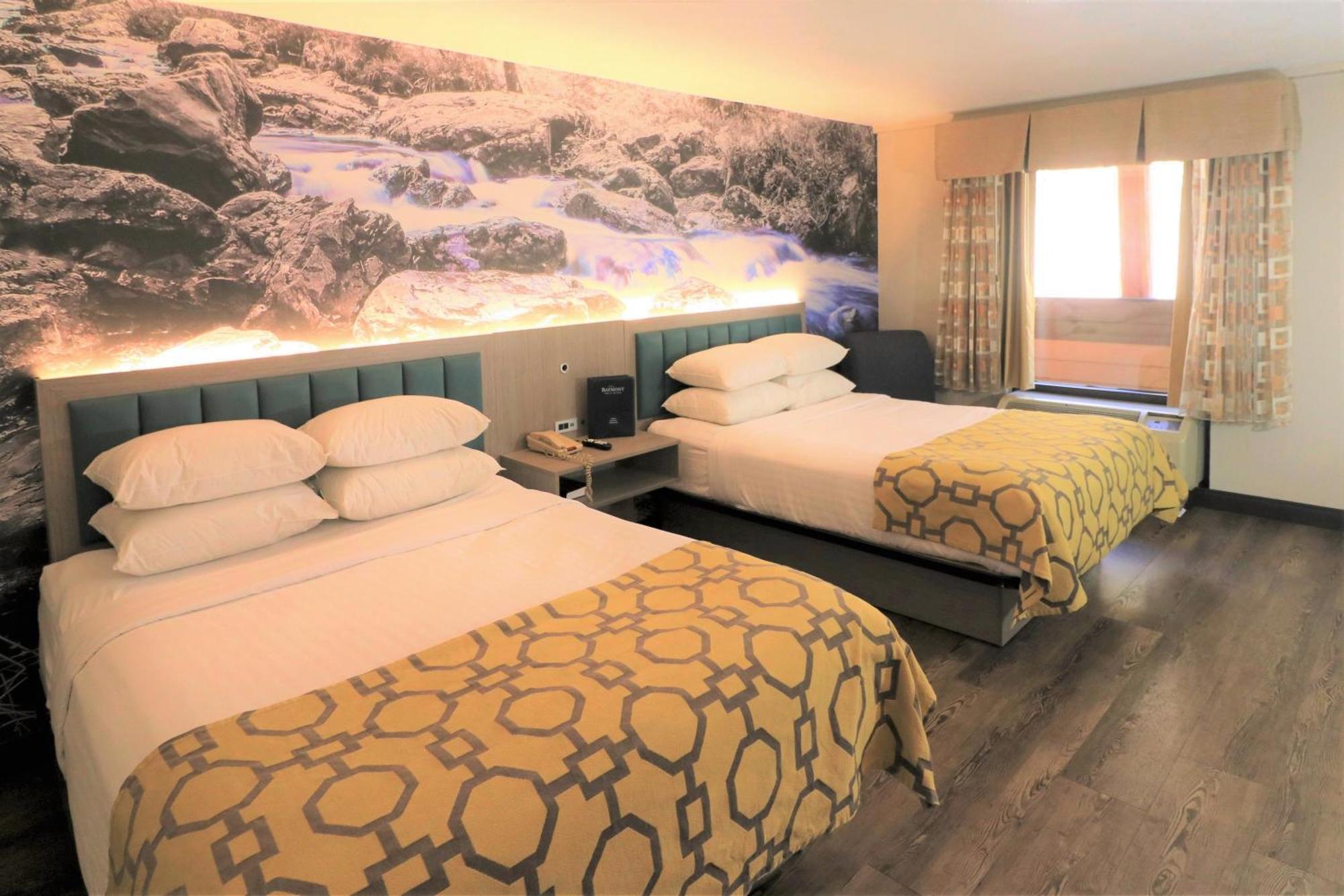 Two-Bedroom Suite 3 Queen Beds River View Non-Smoking