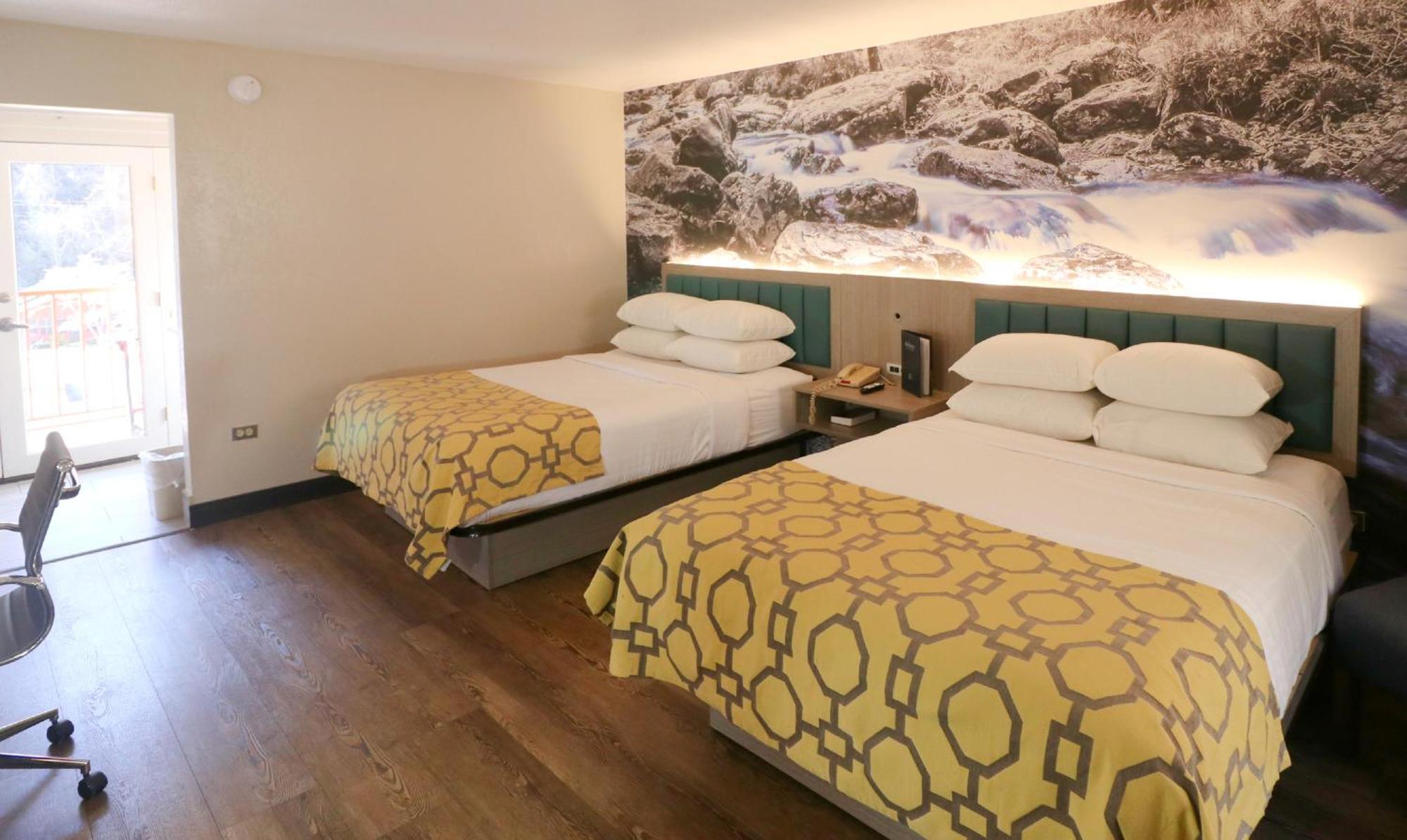 Two-Bedroom Suite 3 Queen Beds River View Non-Smoking