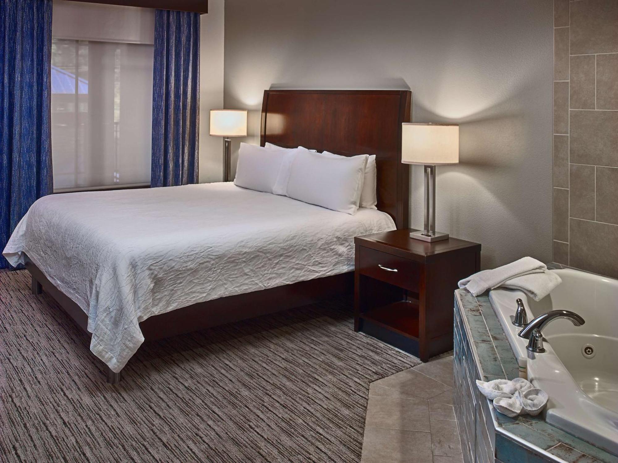 One-Bedroom King Suite Whirpool