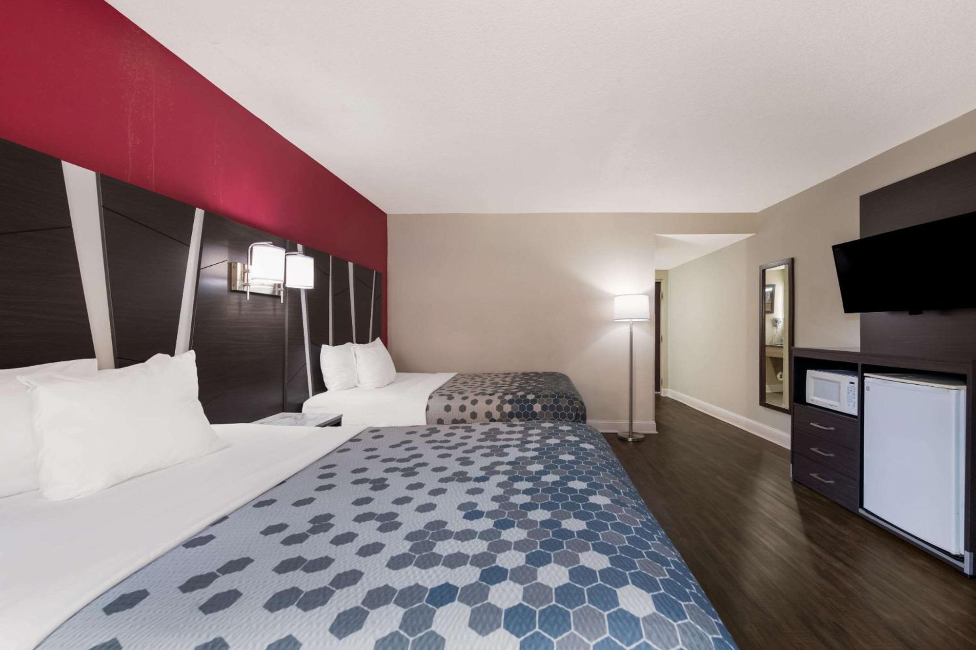Queen Room Two Queen Beds River View Non-Smoking