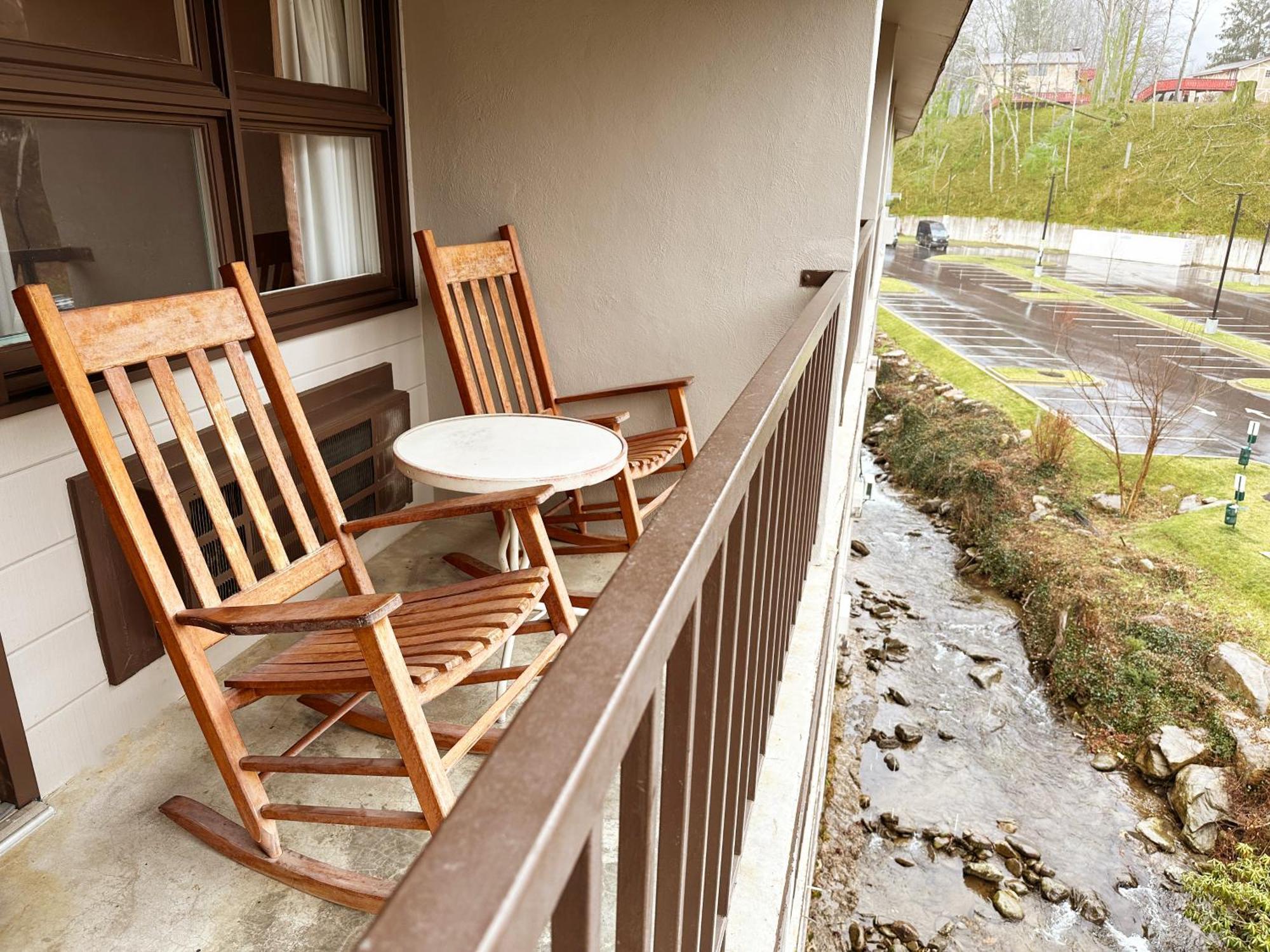 King w or Fireplace & Creekside Balcony No Pets