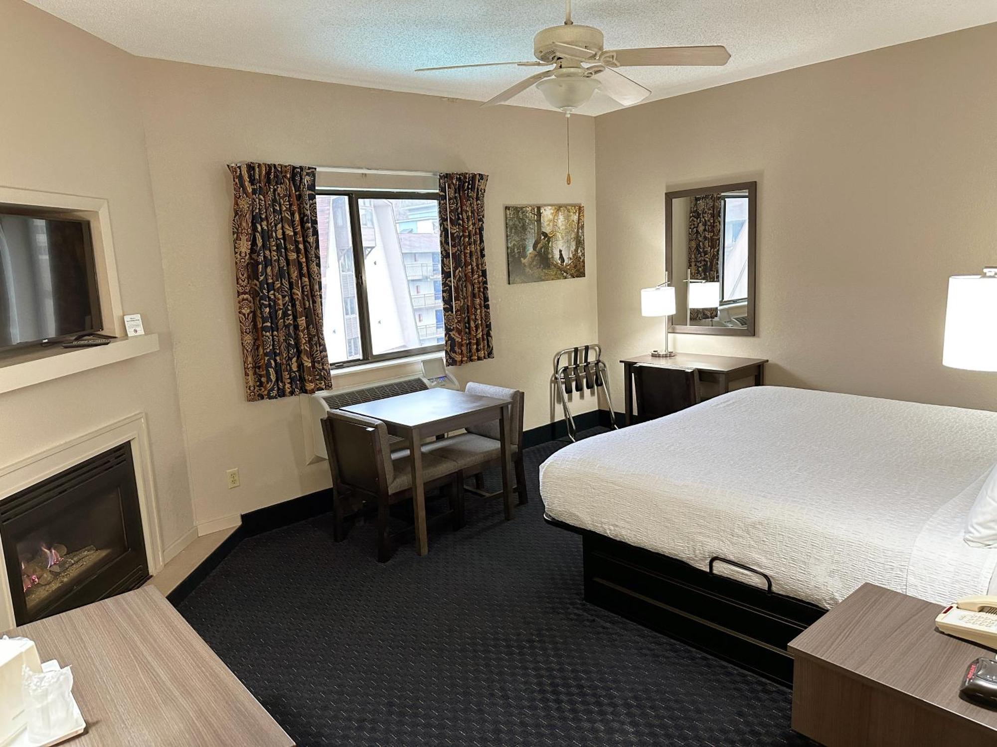 Deluxe King Room No pets