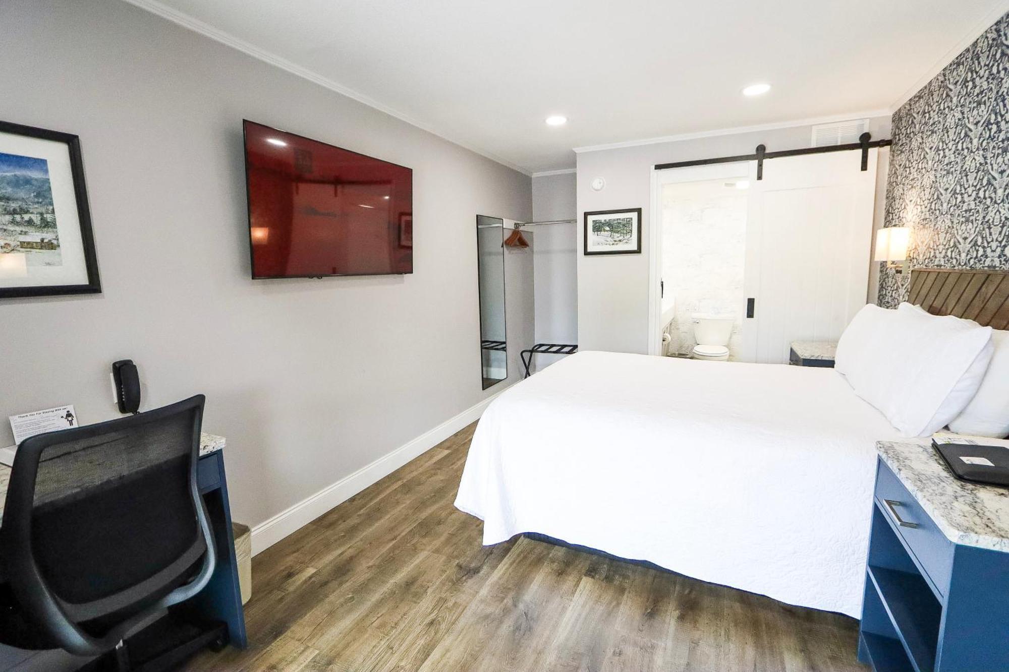 Deluxe Queen Room