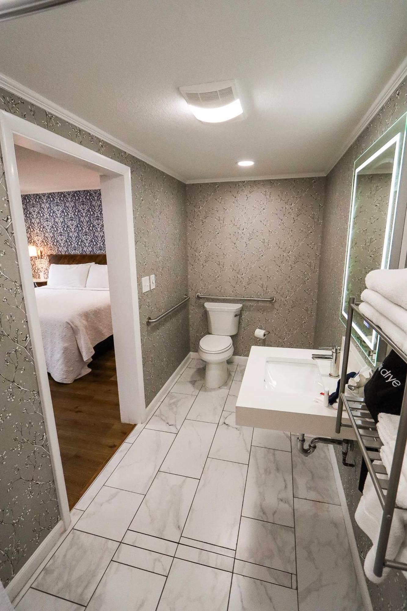 King Room Roll Shower Disability Access