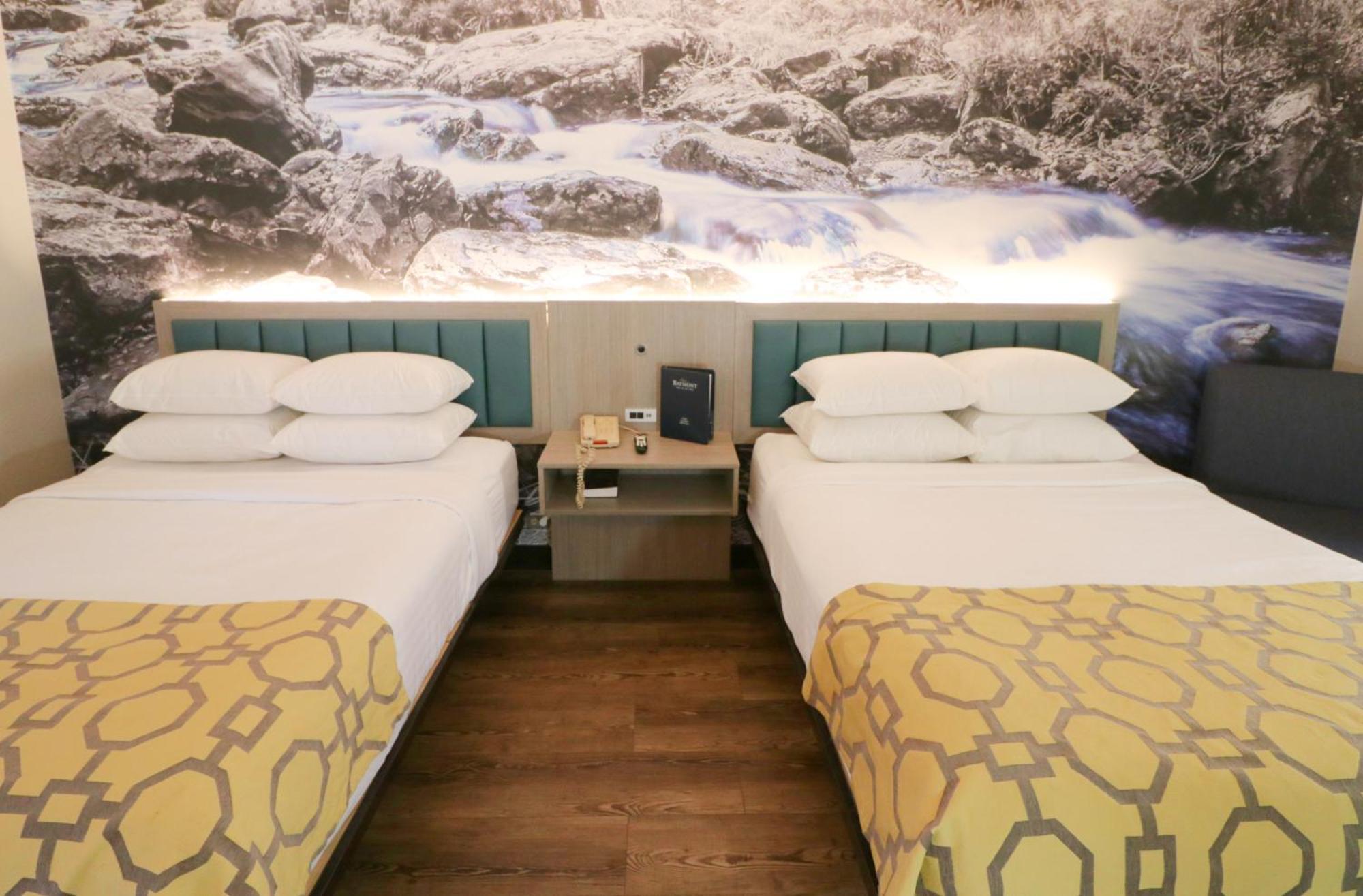 Two-Bedroom Suite 3 Queen Beds River View Non-Smoking