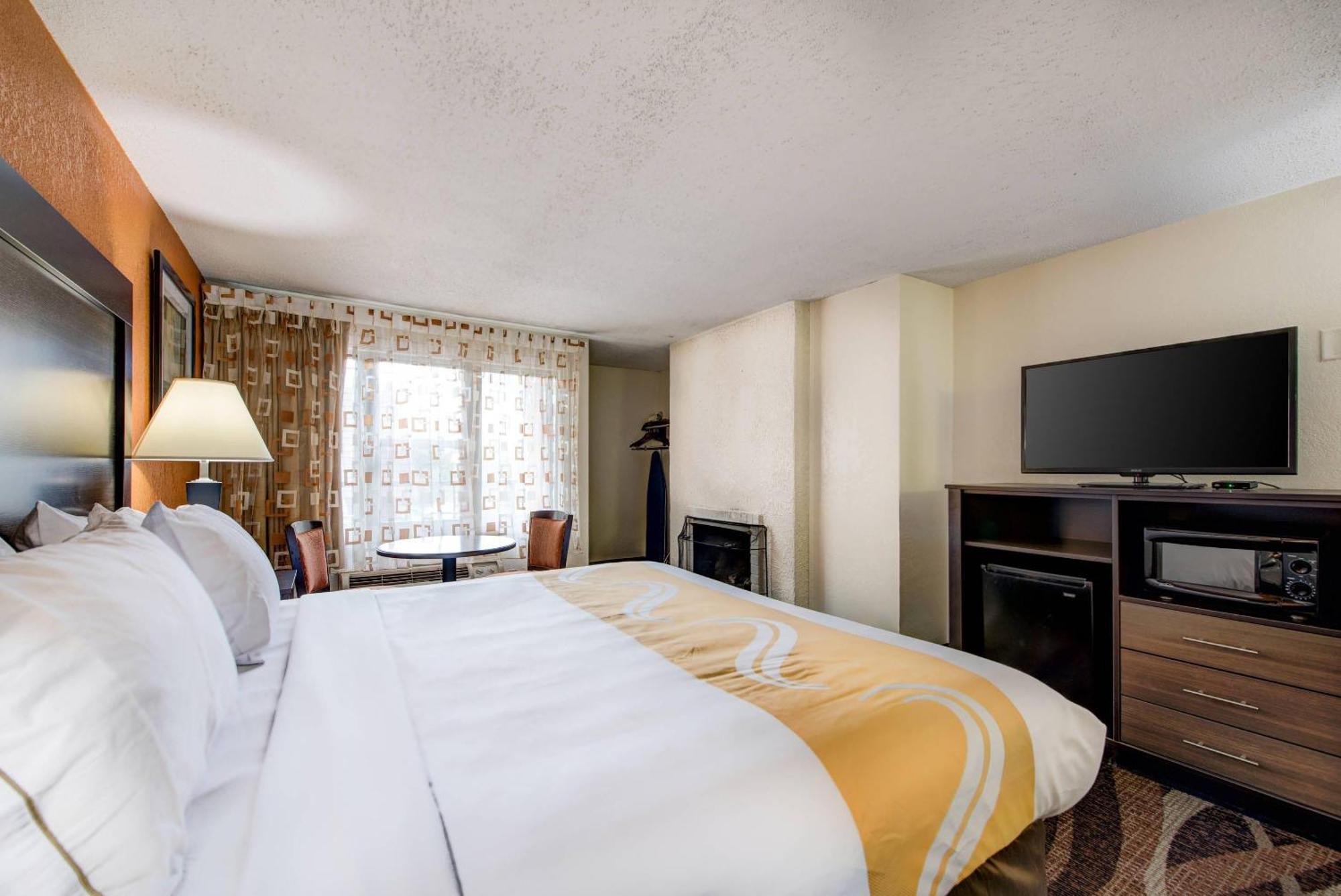 King Room Whirlpool Non-Smoking