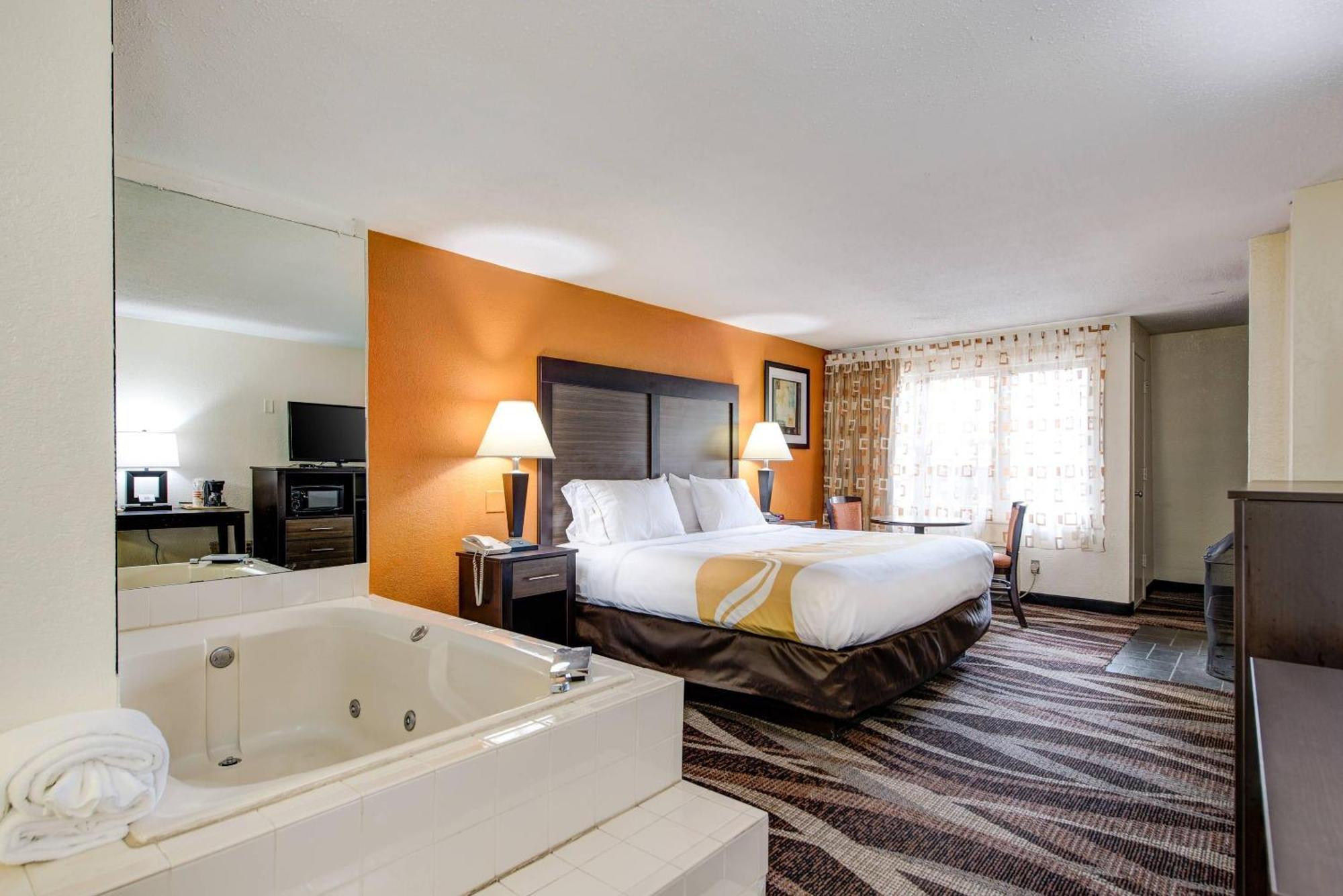 King Room Whirlpool Non-Smoking