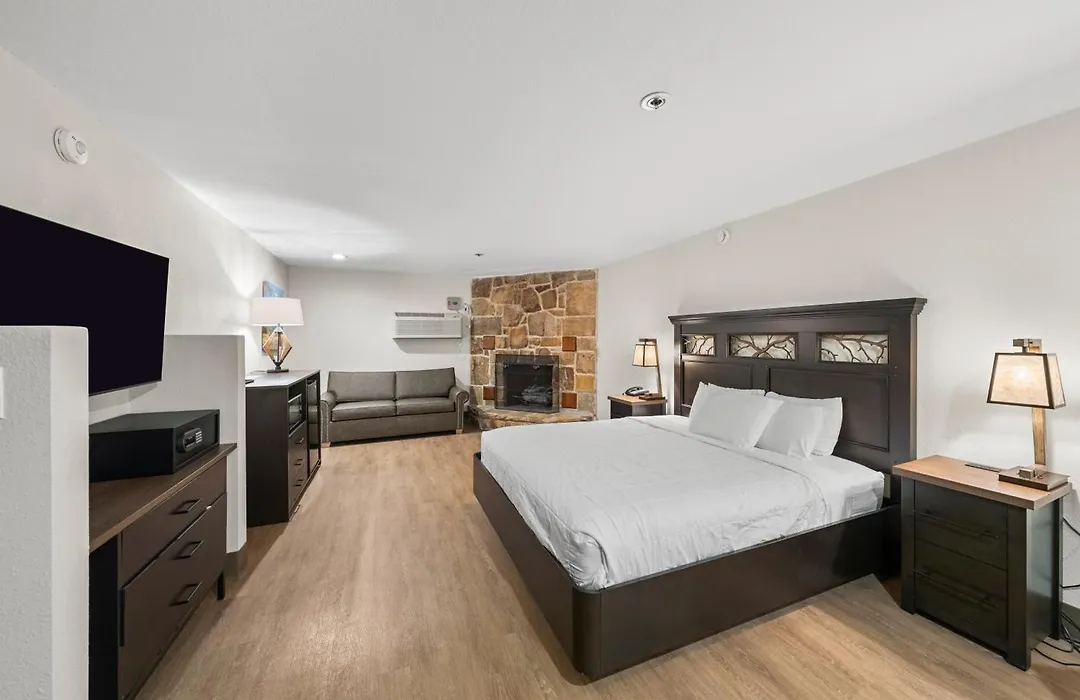 Black Bear Inn & Suites-1