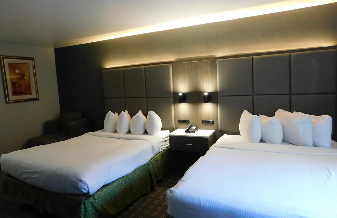 Days Inn & Suites By Wyndham Downtown Gatlinburg Parkway-1