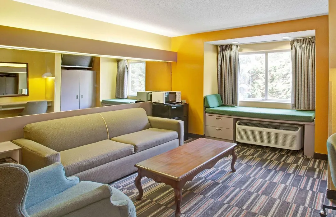Microtel Inn & Suites By Wyndham Gatlinburg-1