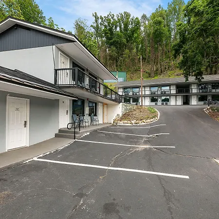 Gatlinburg Mountain Inn-2