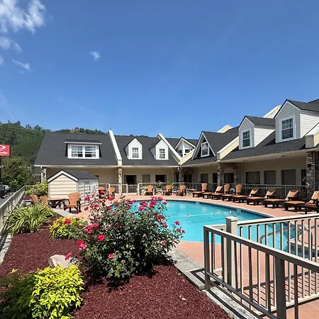 Econo Lodge Inn & Suites Gatlinburg At The Convention Center-2
