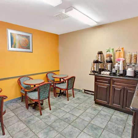 Microtel Inn & Suites By Wyndham Gatlinburg-2