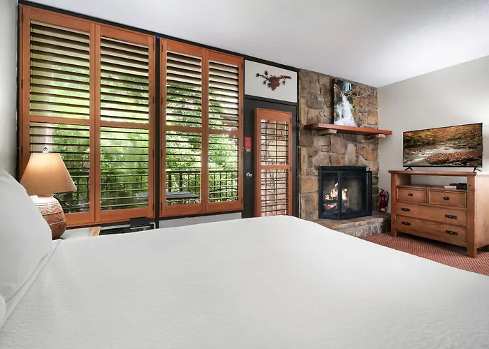 Gatlinburg HotelsTown Square