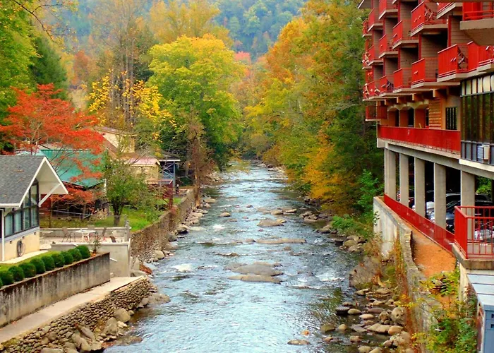 Gatlinburg HotelsBaymont By Wyndham On The River